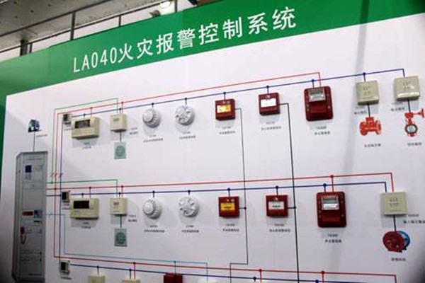 出現(xiàn)火警時，樓宇控制系統(tǒng)如何快速做出反應(yīng)？